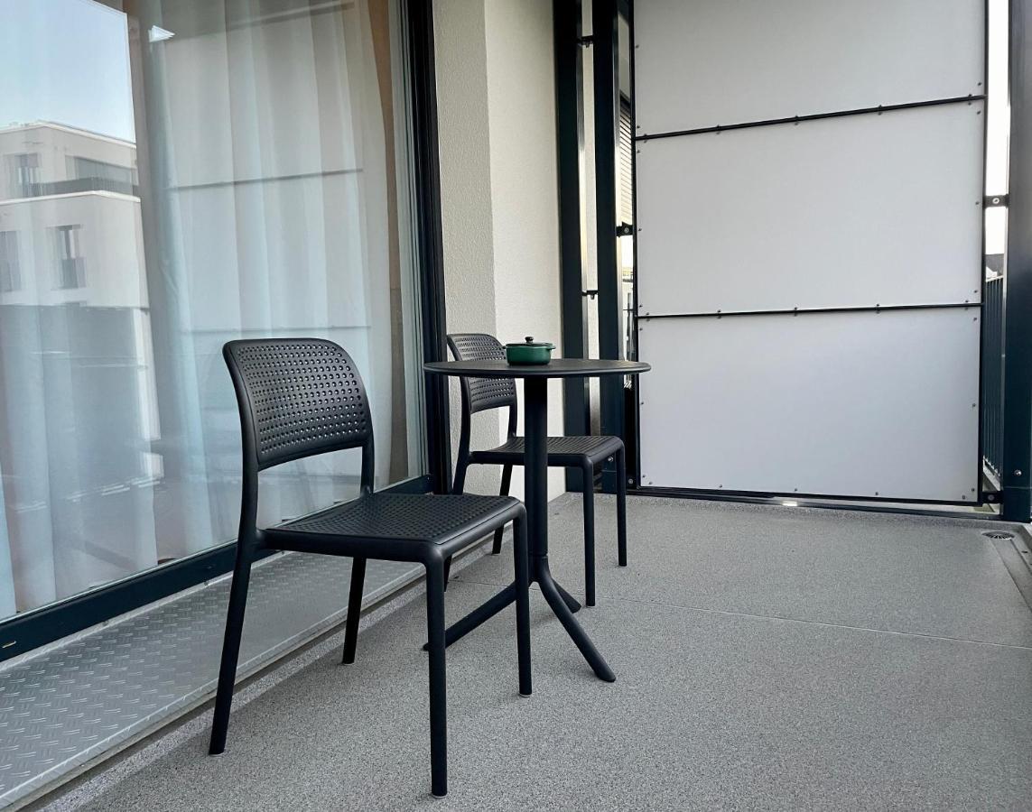 Studio Stevie Nicks I Parking Spot I Workplace I 24In Screen I Kitchen I Ps4 Offenbach am Main Exterior foto